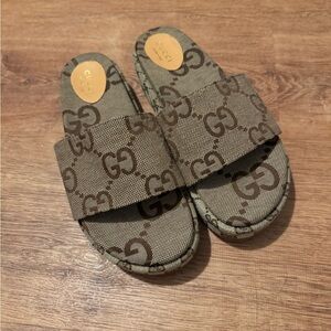 Women’s Gucci Sandals 
US Women’s 13